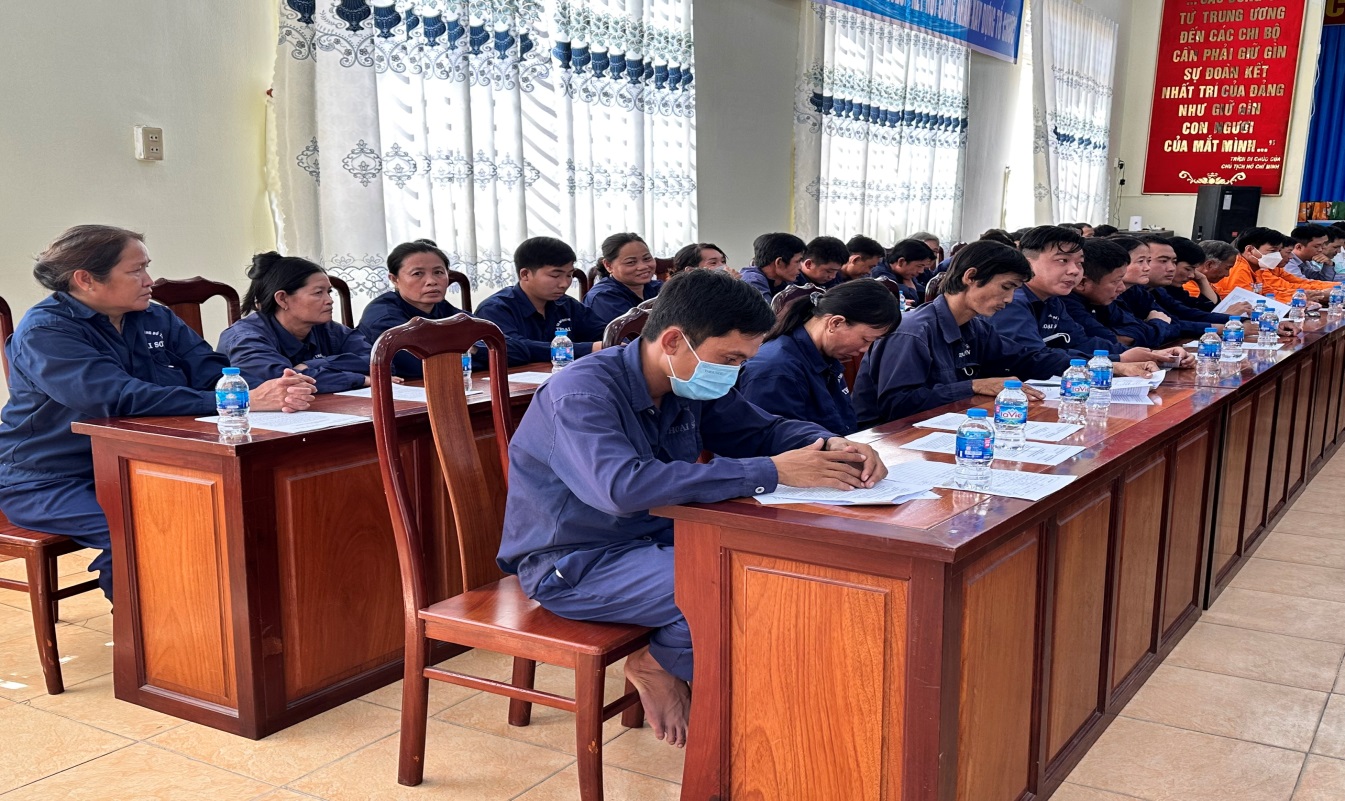 D:\2. KIM ANH\NĂM 2023\2. DAI HỘI CĐCS + LĐLĐ HUYỆN NK 2023-2028\Hinh hoat dong 2018-2023\z4369417973337_ccd999dcf62013e8621951b585e55f1c.jpg