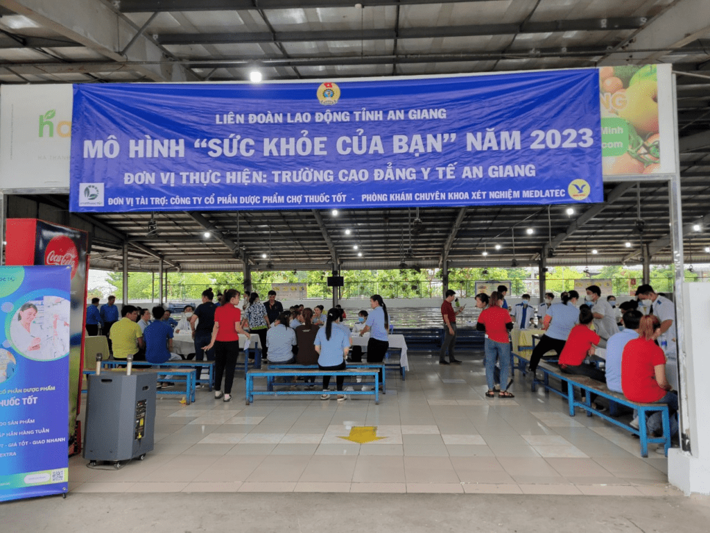 400 lao động tại Khu công nghiệp Bình Hòa được xét nghiệm máu, chăm sóc sức khỏe miễn phí