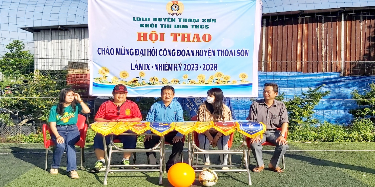 D:\2. KIM ANH\NĂM 2023\2. DAI HỘI CĐCS + LĐLĐ HUYỆN NK 2023-2028\Hinh hoat dong 2018-2023\z4433229615710_86686e668a82f84b5b2a56e975579d01.jpg
