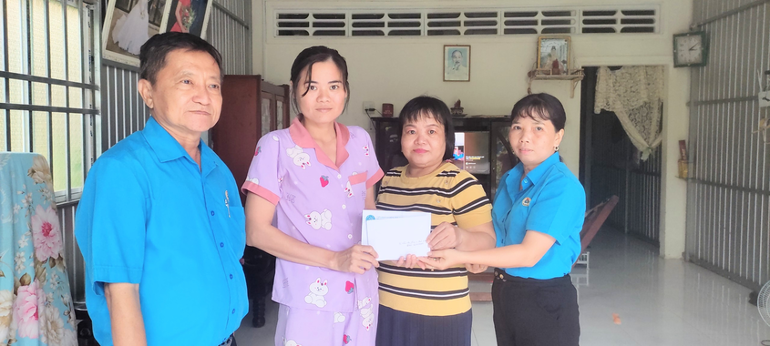 Kịp thời chia sẻ khó khăn với đoàn viên bị bệnh hiểm nghèo