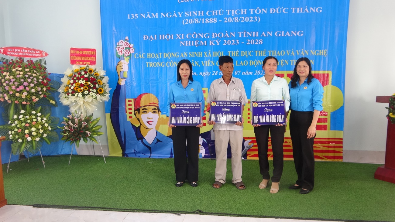 D:\chau phong\anh\7 2023\DSC01001.JPG