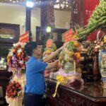 Phó Chủ tịch Tổng Liên đoàn Ngọ Duy Hiểu dâng hương tưởng nhớ Chủ tịch Tôn Đức Thắng