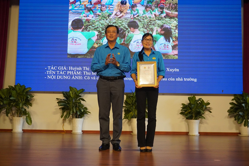 Trao 55 Giải thưởng 02 Cuộc thi tổ chức qua mạng xã hội Facebook Công đoàn An Giang