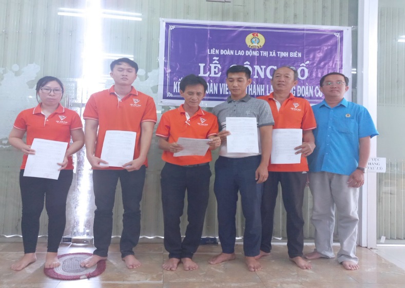 Tịnh Biên: thành lập Công đoàn cơ sở doanh nghiệp ngoài Nhà nước với 43 đoàn viên