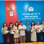 Họp mặt và trao quà nhân Ngày Phụ nữ Việt Nam 20/10