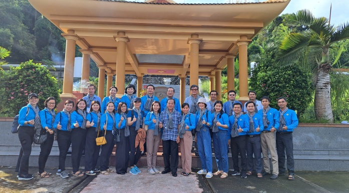 D:\Phong trao\2023\Ngay hoi yeu thuong va chia se\Anh\z4796738629095_da31815575467d262923619d5215cbcb.jpg