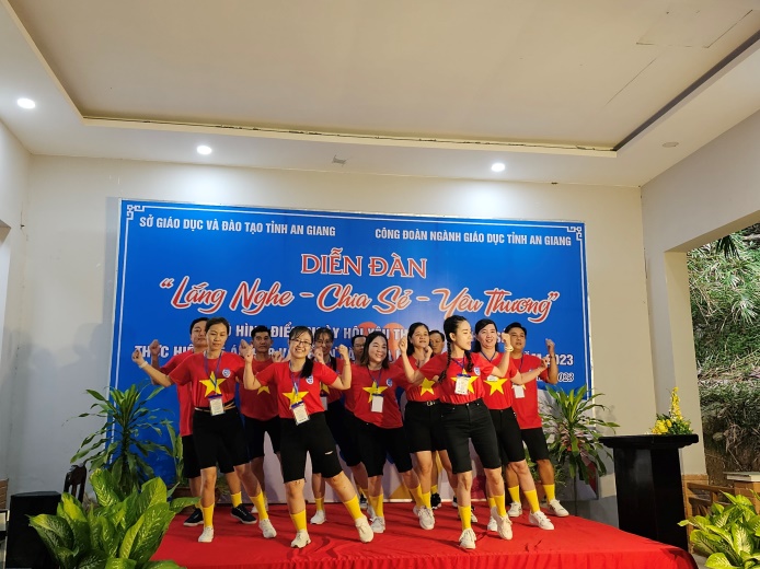 D:\Phong trao\2023\Ngay hoi yeu thuong va chia se\Anh\z4798361976726_8d9123073d3fbdad4f37780b7143e1eb.jpg