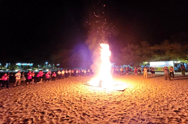 D:\Phong trao\2023\Ngay hoi yeu thuong va chia se\Anh\z4798909637318_0edaa05c6592919644b4dbf3fdbdc302 (1).jpg