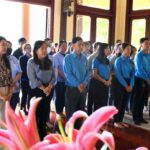 Dâng hương tưởng niệm Chủ tịch Tôn Đức Thắng