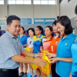 Nhà Văn hóa lao động An Giang kín khách đăng ký vào giờ tan tầm