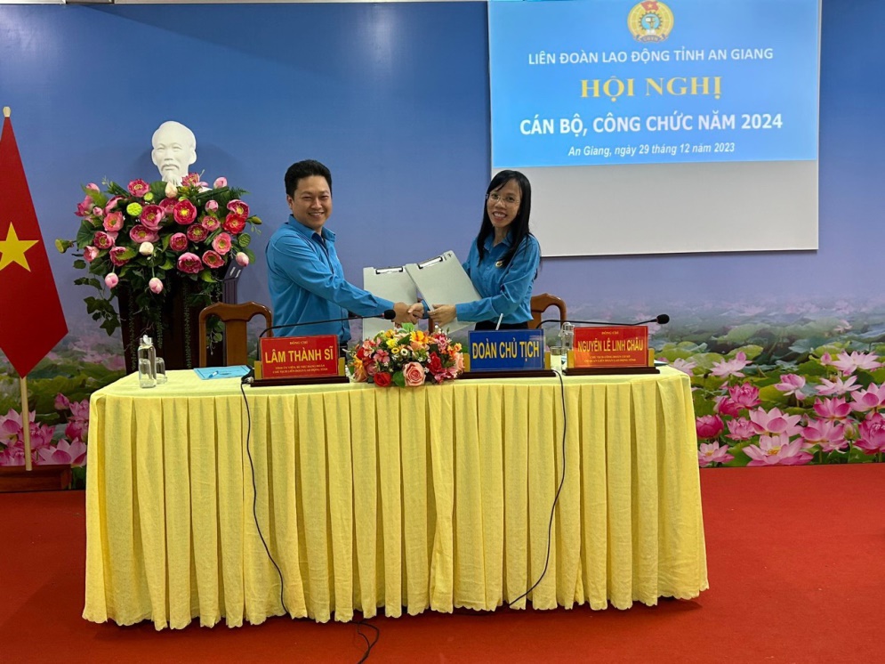 A person and person at a table Description automatically generated