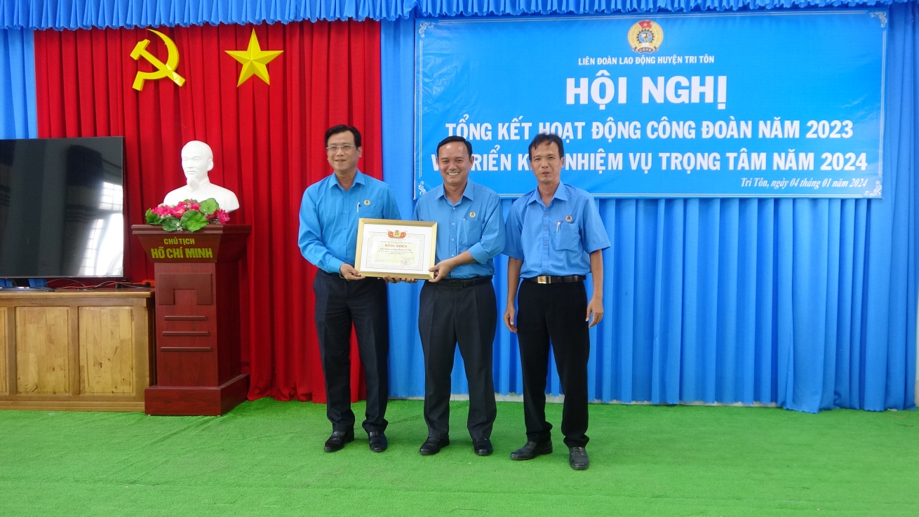 D:\chau phong\anh\1 2024\DSC05045.JPG