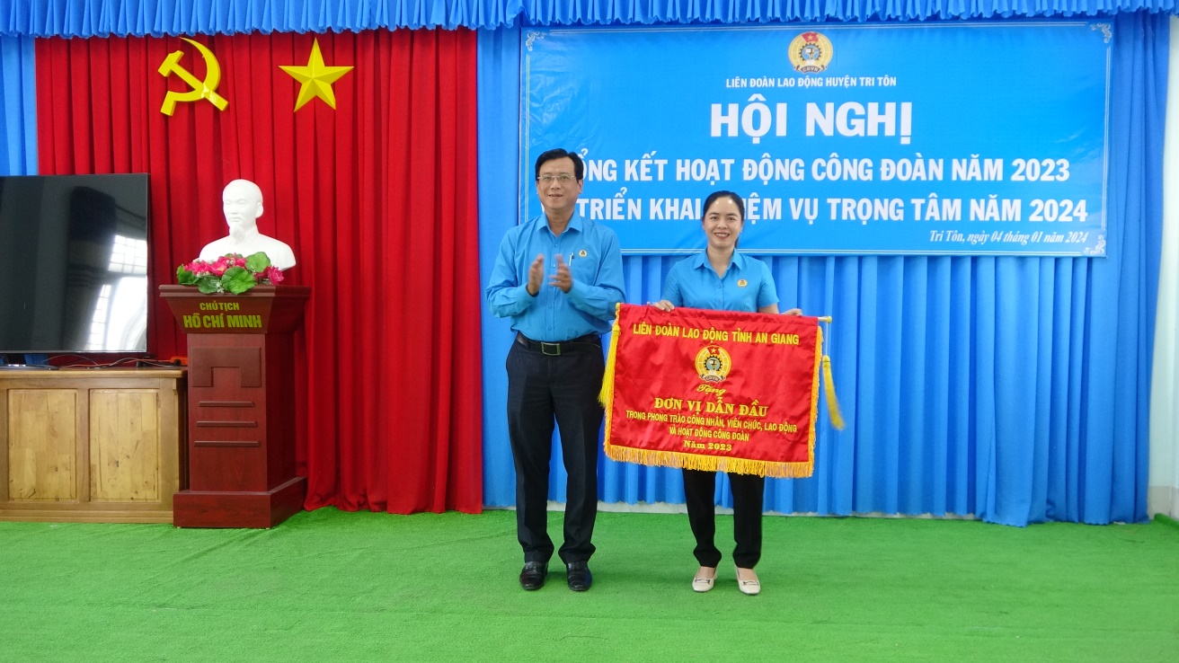 D:\chau phong\anh\1 2024\DSC05048.JPG