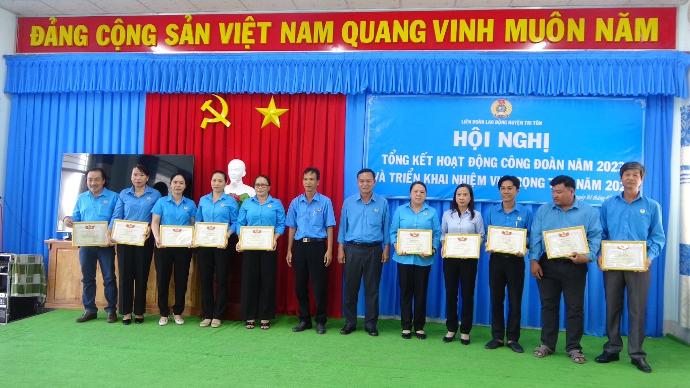 D:\chau phong\anh\1 2024\DSC05053.JPG