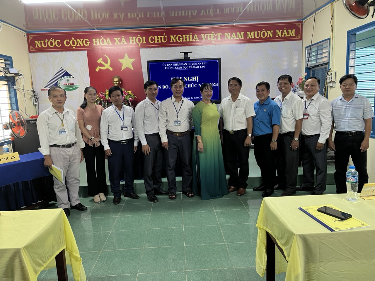 D:\D\CONG DOAN AN PHU 2023\6. ANH VÀ BAN TIN CÔNG ĐOÀN\1. ANH HOAT DONG CÔNG ĐOÀN\HOI NGHI CBCC,VC,LD\z5032756279558_279f4e9f457aa034263cccde4408052d.jpg