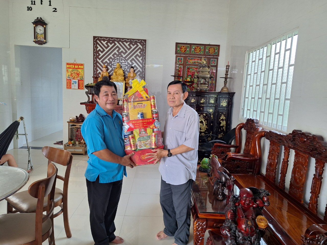 D:\D\CONG DOAN AN PHU 2023\6. ANH  VÀ BAN TIN CÔNG ĐOÀN\1. ANH  HOAT DONG CÔNG ĐOÀN\CHAM LO TET\NAM 2024\z5116837930227_e471764e076b448cbd22f86445c521fc.jpg