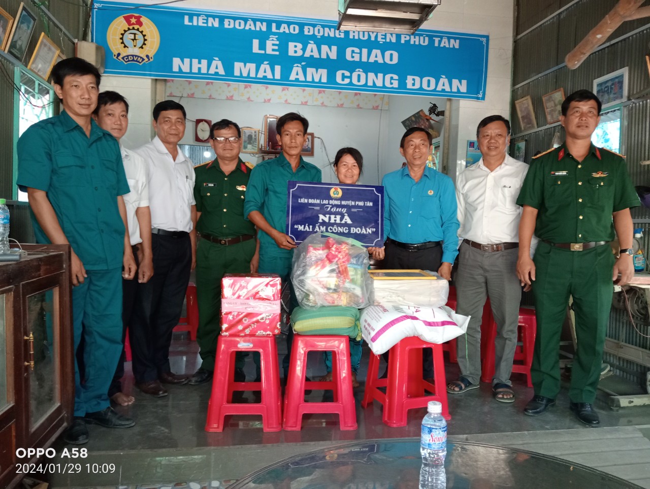 D:\LĐLĐ HUYỆN\NĂM 2024\CHĂM LO TẾT\z5115859697655_ae48ccb398a0aaecfa7bffd98b4c00c3.jpg