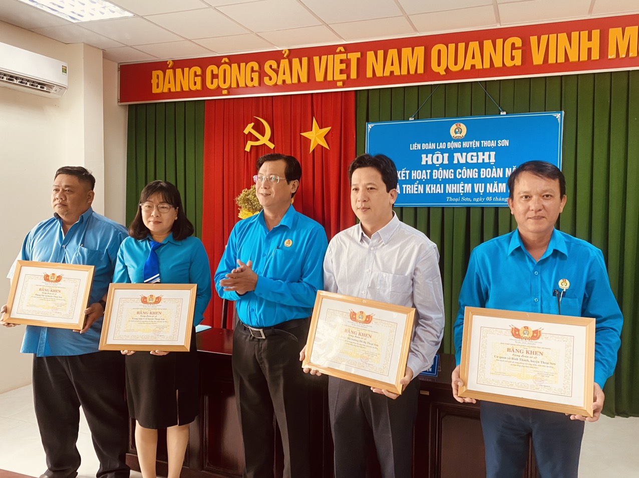 E:\1. HINH ANH HOAT DONG CÔNG ĐOÀN 2023-2028\z5041405578339_017e625819963df089b8b047232ea996.jpg