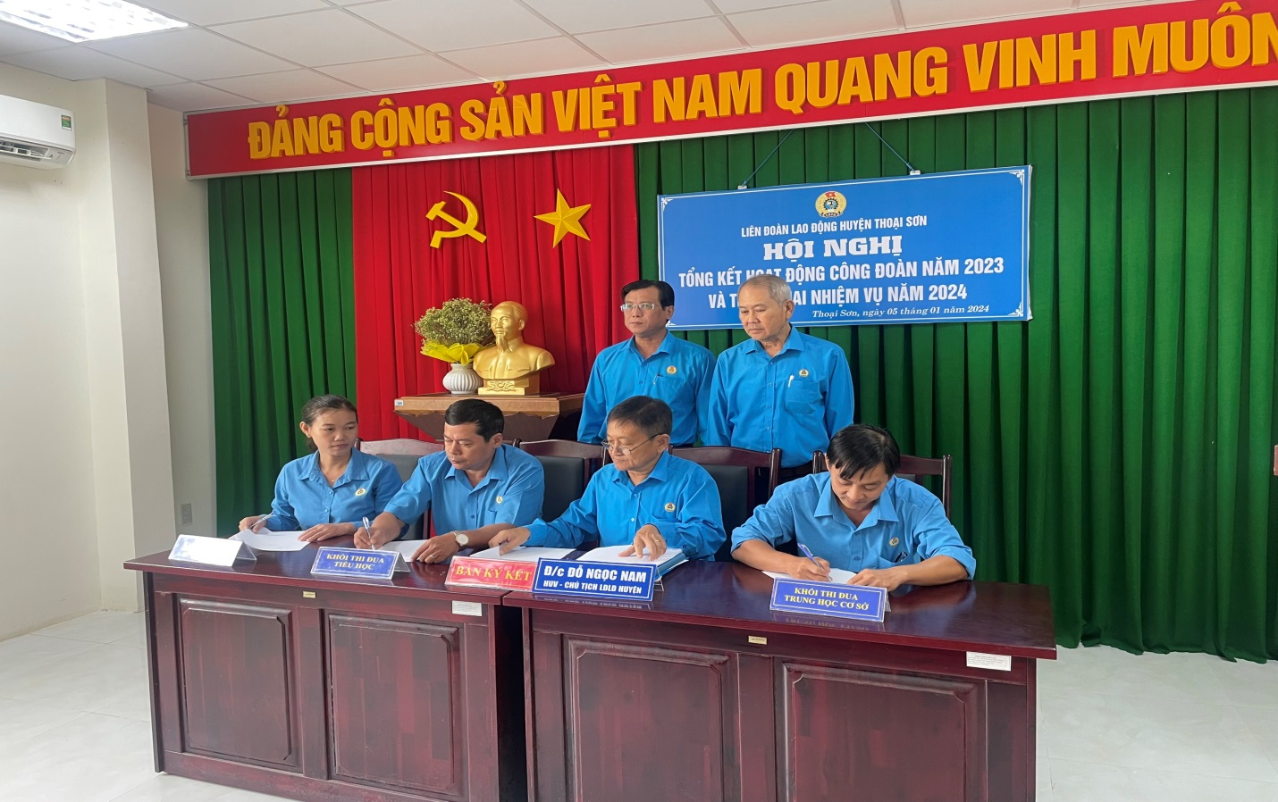 E:\1. HINH ANH HOAT DONG CÔNG ĐOÀN 2023-2028\z5041804285862_2fa54bddc5fedf112473146a5b4e9474.jpg