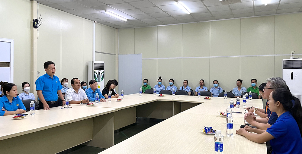 LĐLĐ tỉnh trao trên 2.600 suất quà Tết cho đoàn viên, người lao động có hoàn cảnh khó khăn