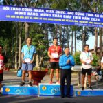 Hơn 400 đoàn viên, người lao động chạy Việt dã Mừng Đảng- Mừng Xuân