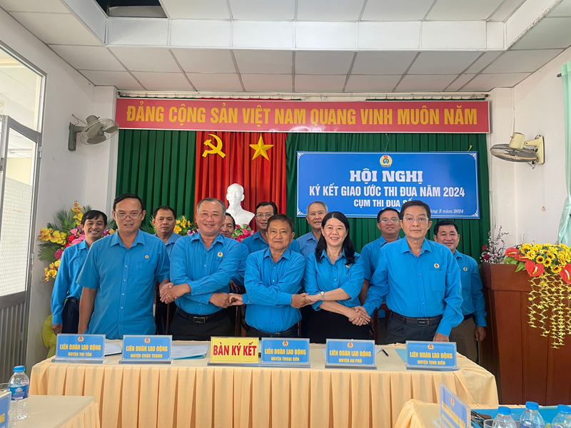 Cụm Thi đua số 3 LĐLĐ tỉnh: ký kết giao ước thi đua năm 2024