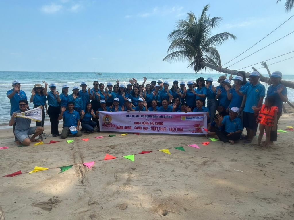 Sân chơi, giao lưu, học tập kinh nghiệm cho cán bộ nữ công nhân dịp 8/3