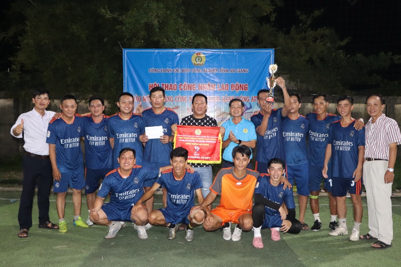 C:\Users\dangh\Downloads\NHAT bóng chuyền nam.jpg