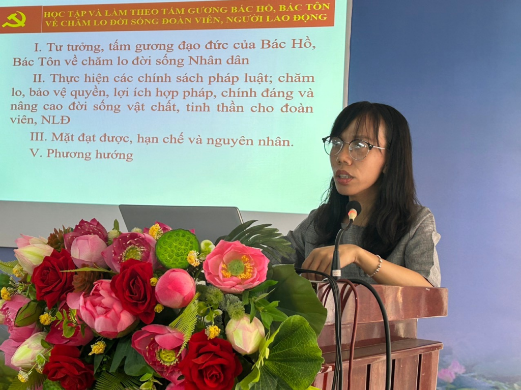 Đảng ủy Cơ quan Liên đoàn Lao động tỉnh tổ chức sinh hoạt chuyên đề