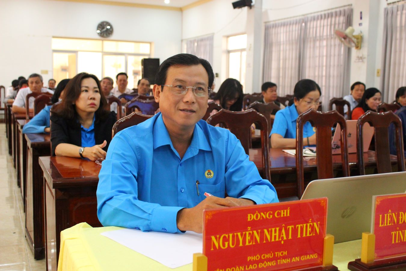 Phó Chủ tịch LĐLĐ tỉnh An Giang Nguyễn Nhật Tiến tham dự Hội nghị trực tuyến quán triệt Nghị quyết Đại hội Công đoàn Việt Nam tại điểm cầu LĐLĐ tỉnh. Ảnh: Lâm Điền