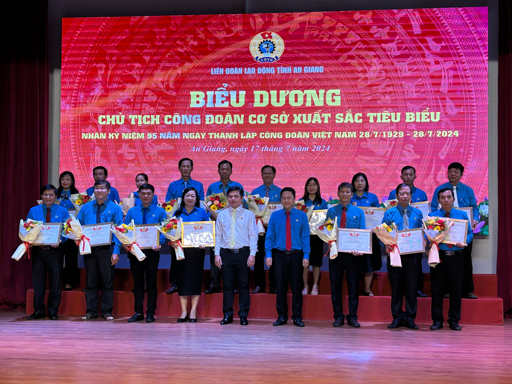 Biểu dương ghi nhận, tạo động lực cho cán bộ công đoàn làm tốt vai trò của mình