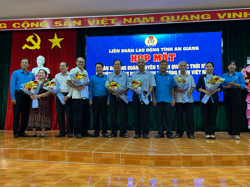 Gần gũi, ấm áp Chương trình họp mặt các thế hệ cán bộ Công đoàn nhân kỷ niệm 95 năm Công đoàn Việt Nam