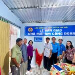 Chợ Mới: Bàn giao 02 căn Nhà mái ấm công đoàn