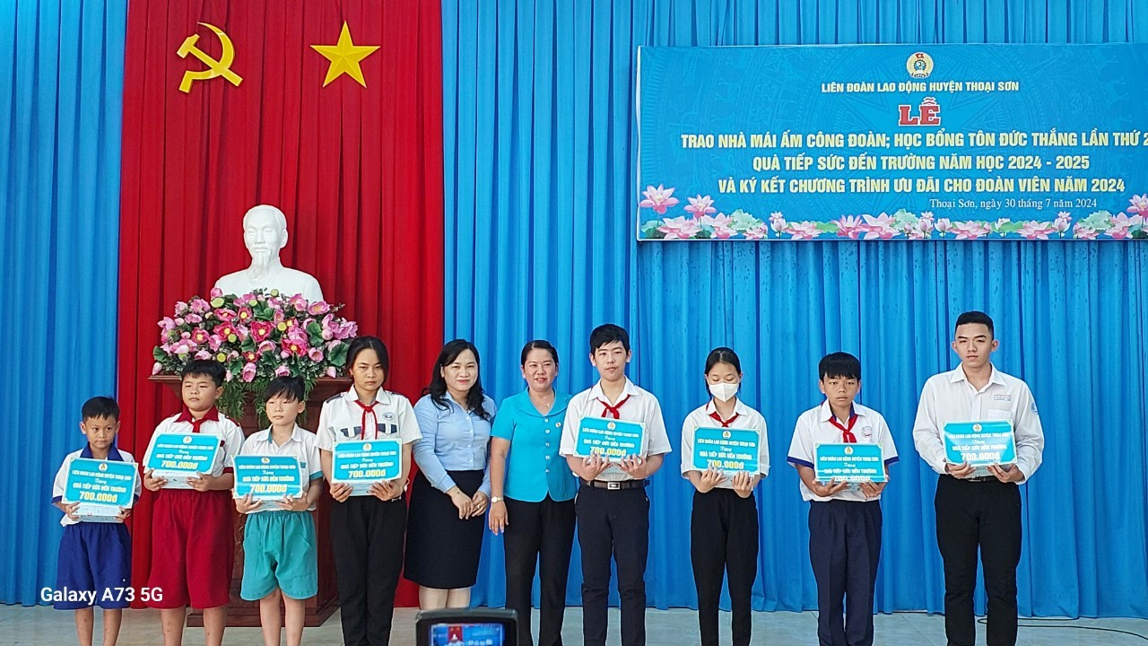 A group of people holding signs

Description automatically generated