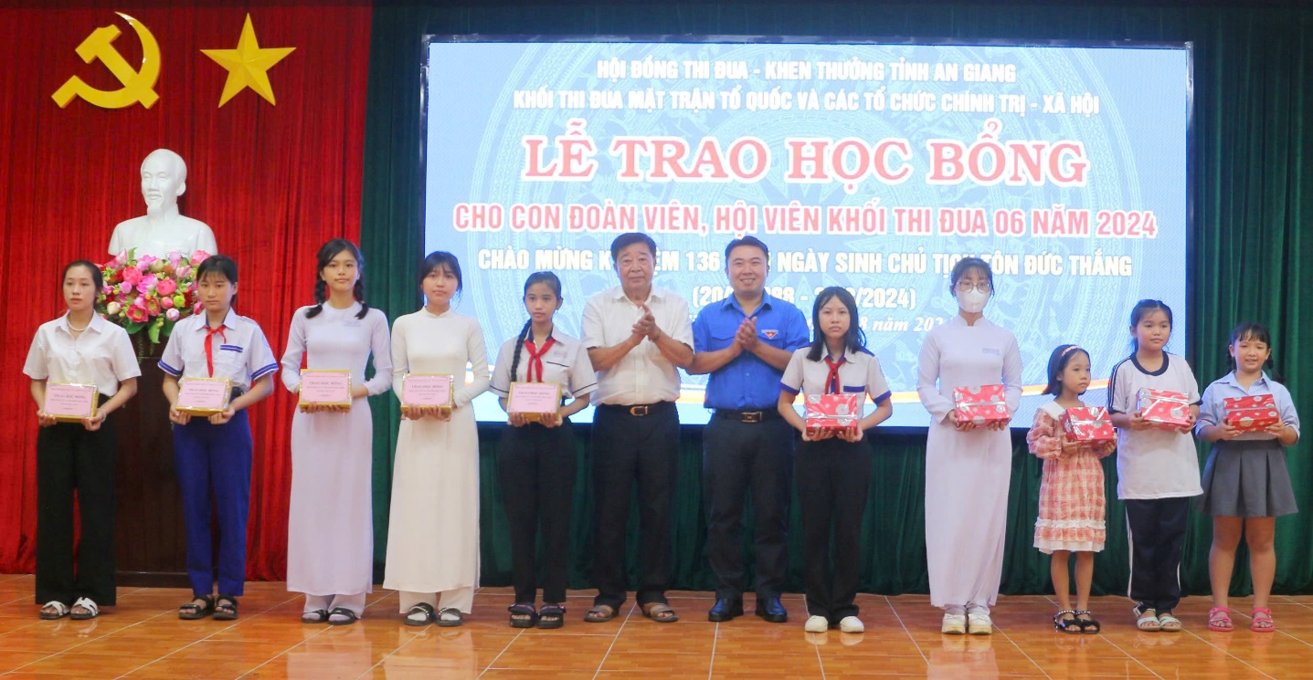 A group of people standing on a stage
Description automatically generated