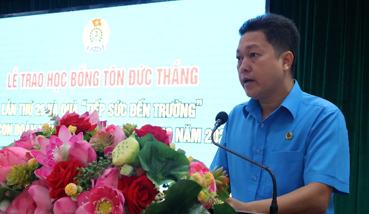 Trên 100 suất học bổng và quà “Tiếp sức đến trường” trao cho con đoàn viên, người lao động tỉnh An Giang