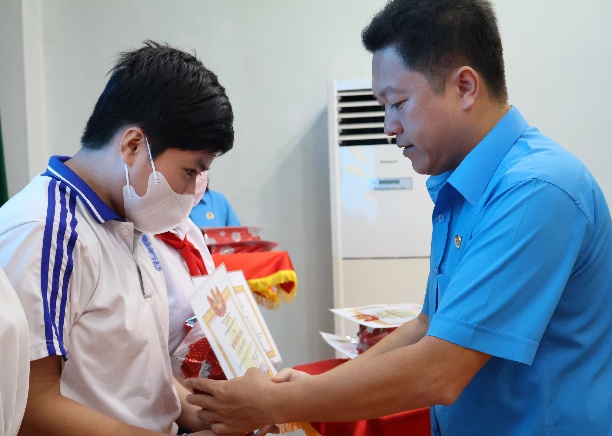 C:\Users\dangh\OneDrive\Máy tính\Online - Học bổng tôn đức thắng\HBTĐT - 5.JPG