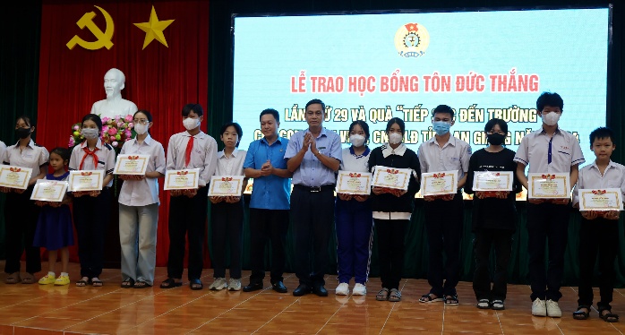 C:\Users\dangh\OneDrive\Máy tính\Online - Học bổng tôn đức thắng\HBTĐT - 6.JPG