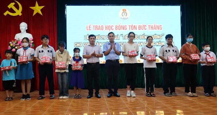 C:\Users\dangh\OneDrive\Máy tính\Online - Học bổng tôn đức thắng\HBTĐT - 7.JPG