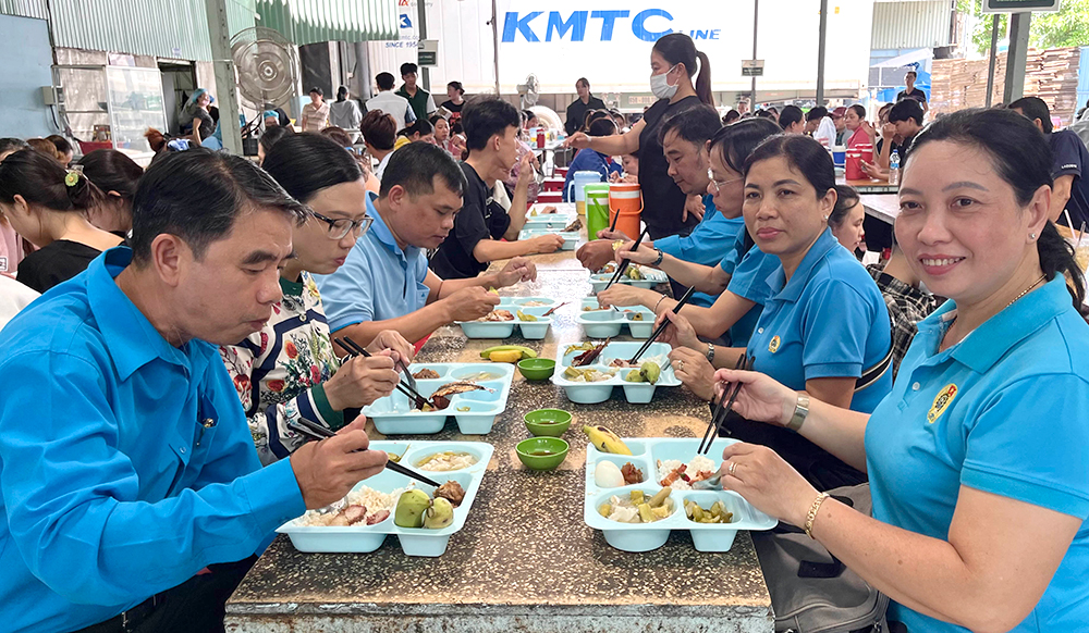 “Bữa Cơm Công đoàn” tạo sự gắn kết – niềm tin – đồng hành – tri ân giữa Công đoàn, doanh nghiệp dành cho đoàn viên, người lao động