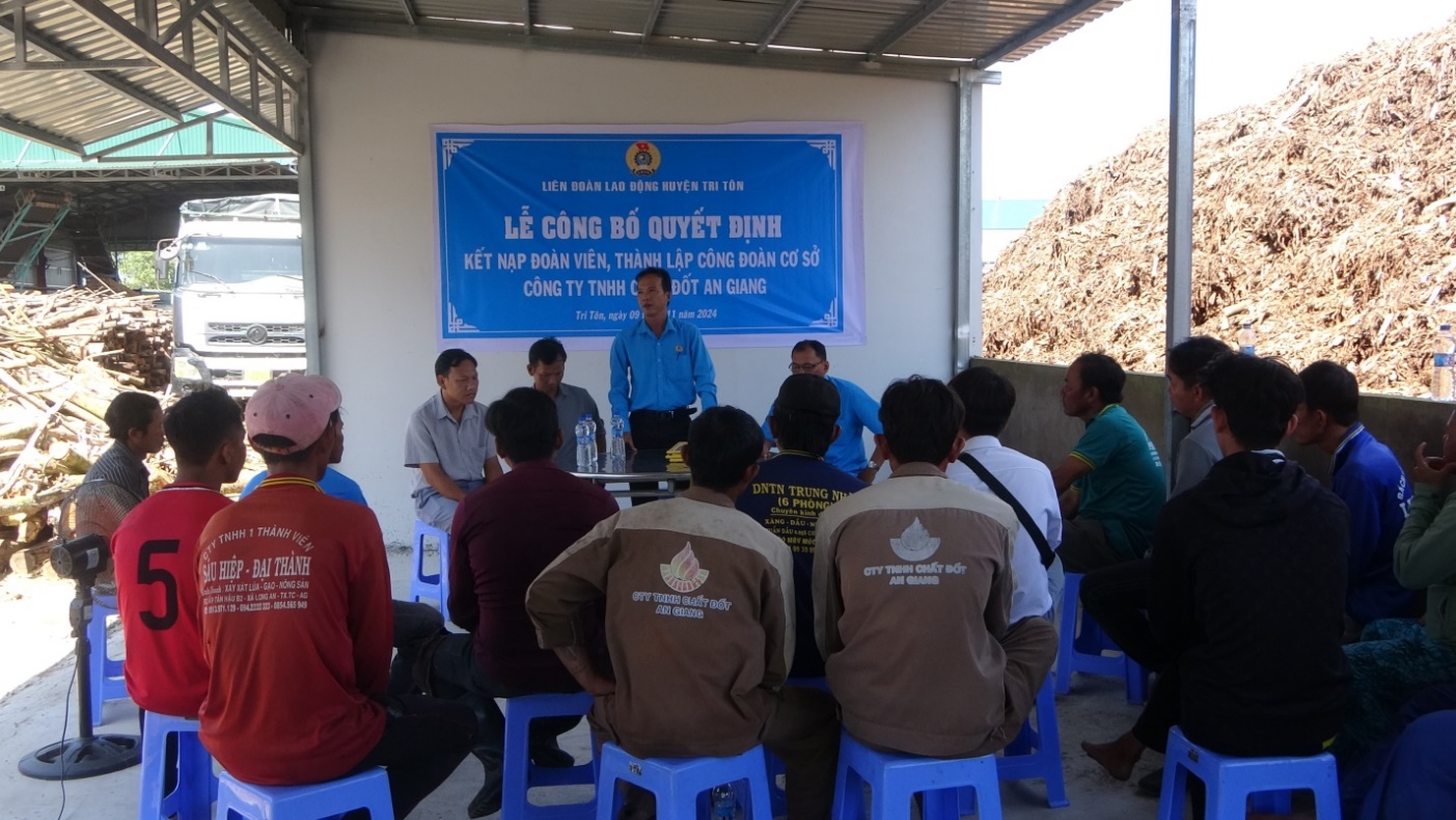 D:\chau phong\anh\11 2024\DSC05642.JPG