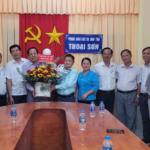 Liên đoàn Lao động Huyện Thoại Sơn thăm và chúc mừng ngày Nhà giáo Việt Nam 20/11