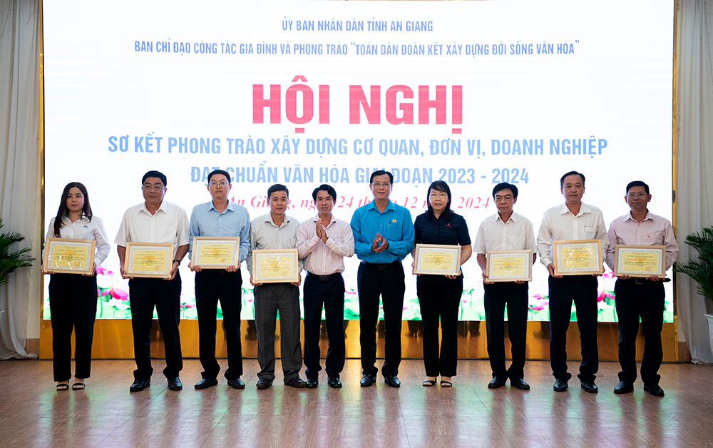 D:\0. Ban TG-NC\11. Luu anh cac Hoat dong\HN so ket VH 2023-2024\LTH01168.jpg