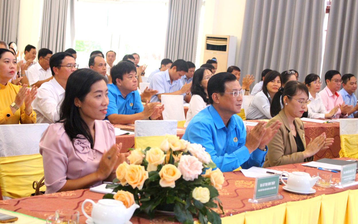 D:\0. Ban TG-NC\11. Luu anh cac Hoat dong\HN so ket VH 2023-2024\Co-Quan-Don-Vi-Doanh-02.JPG