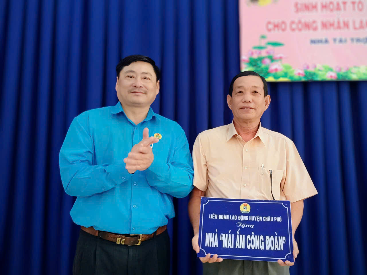 D:\0. Ban TG-NC\Tin - bai viet\Chau Phu\2025\8. To tu quan cong nhan\z6257266514159_609fcd8ad705353e5e35aa6fa0ad3b90.jpg