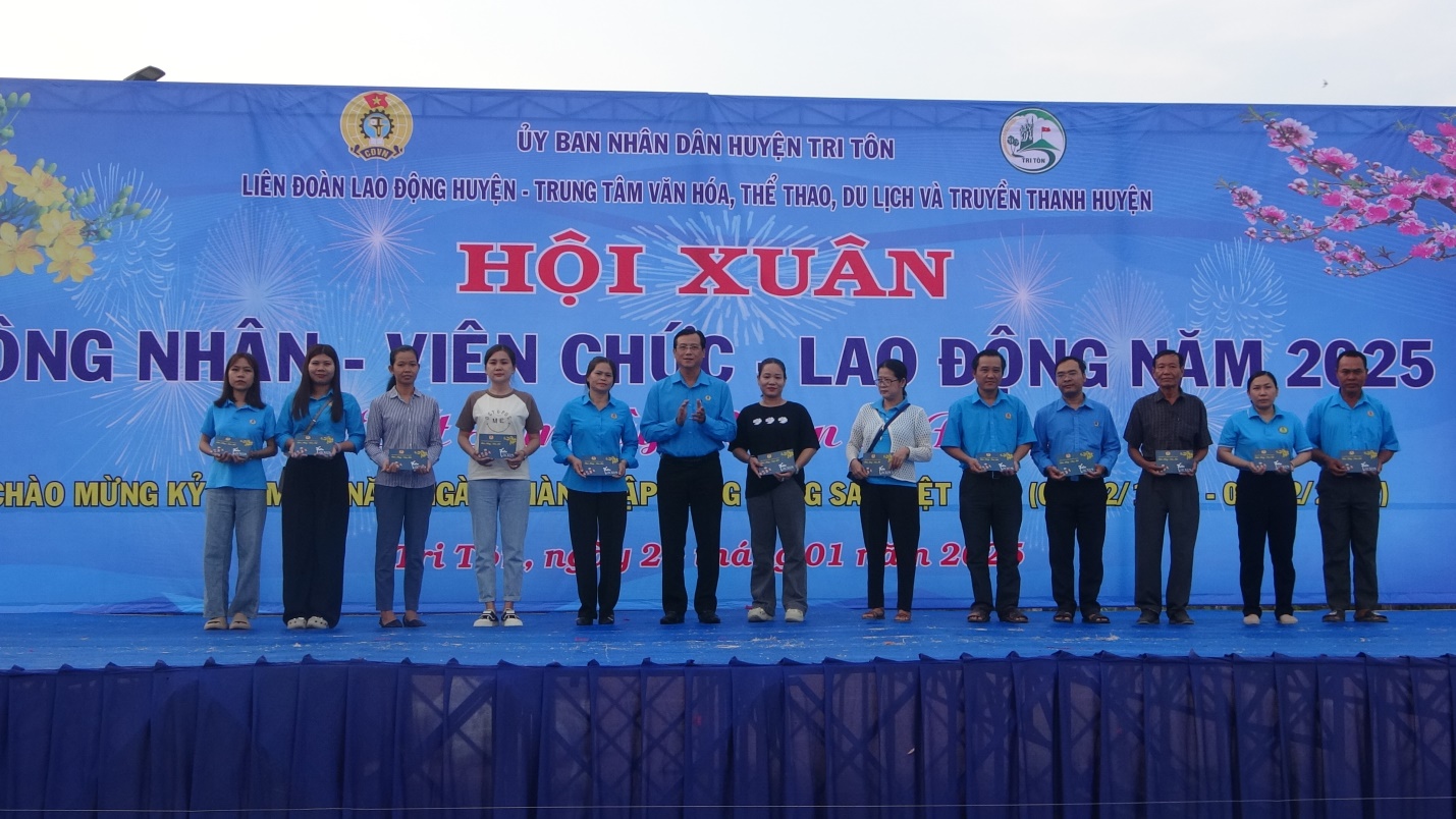 D:\chau phong\anh\1 2025\DSC08224.JPG