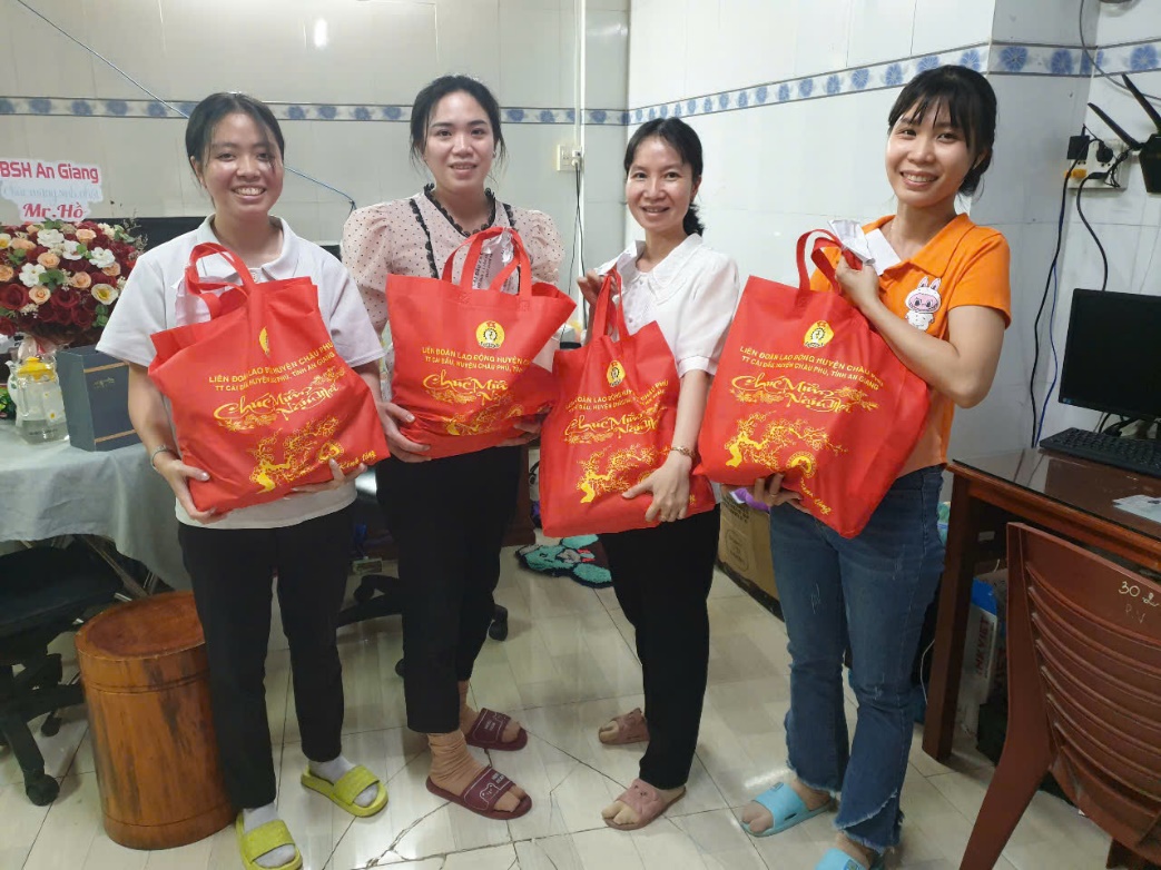 F:\8. Tin Bai\3. Cham lo Tet\z6234678172644_4f5e03ad1bde773c2429c0709397d7b7.jpg