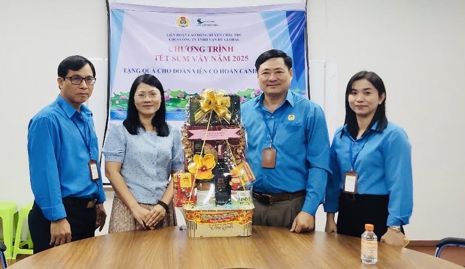 F:\8. Tin Bai\7. Tham hoi tang qua Tet\z6254831534397_00a4f6c15a4dc0ffed2ac946b521c61d.jpg