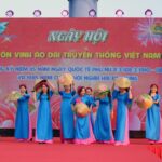 1.500 phụ nữ diễu hành, tôn vinh áo dài truyền thống Việt Nam