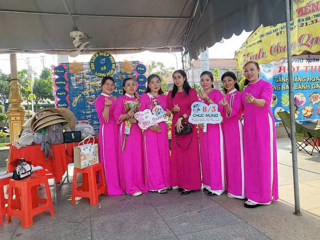 Phú Tân tổ chức Ngày hội tôn vinh áo dài truyền thống Việt Nam và nét đẹp Phụ nữ nhân kỷ niệm Ngày Quốc tế Phụ nữ 8/3